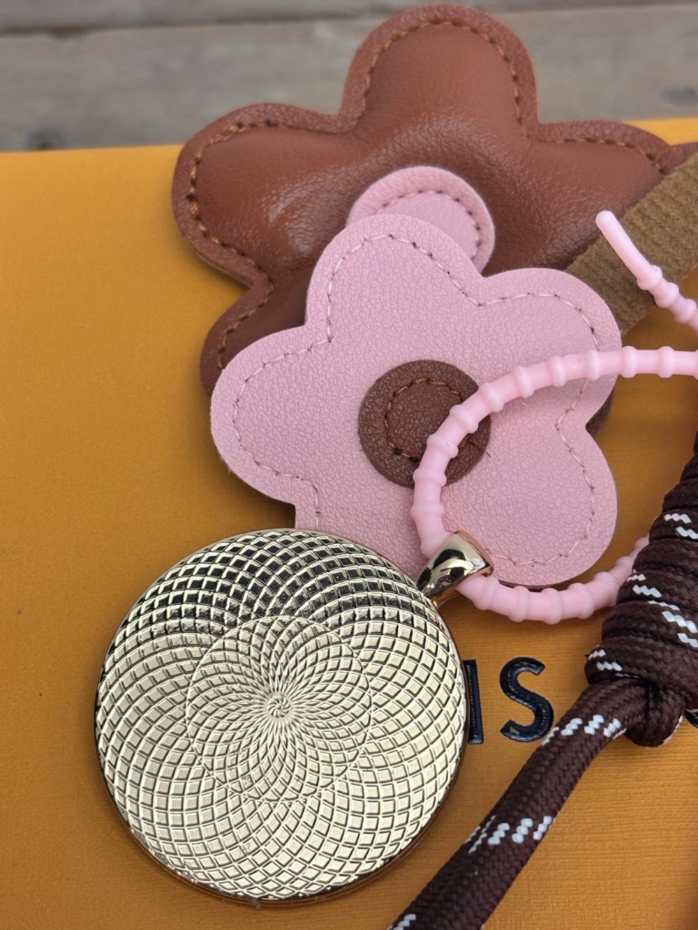 Louis Vuitton Lock & monogram disc, pink brown flower, tassel, rope bag charm - Picture 5 of 6
